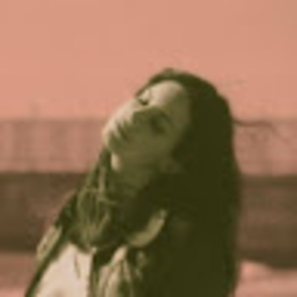 Meet your Posher, Julia’s questionable - Picture 1 of 1